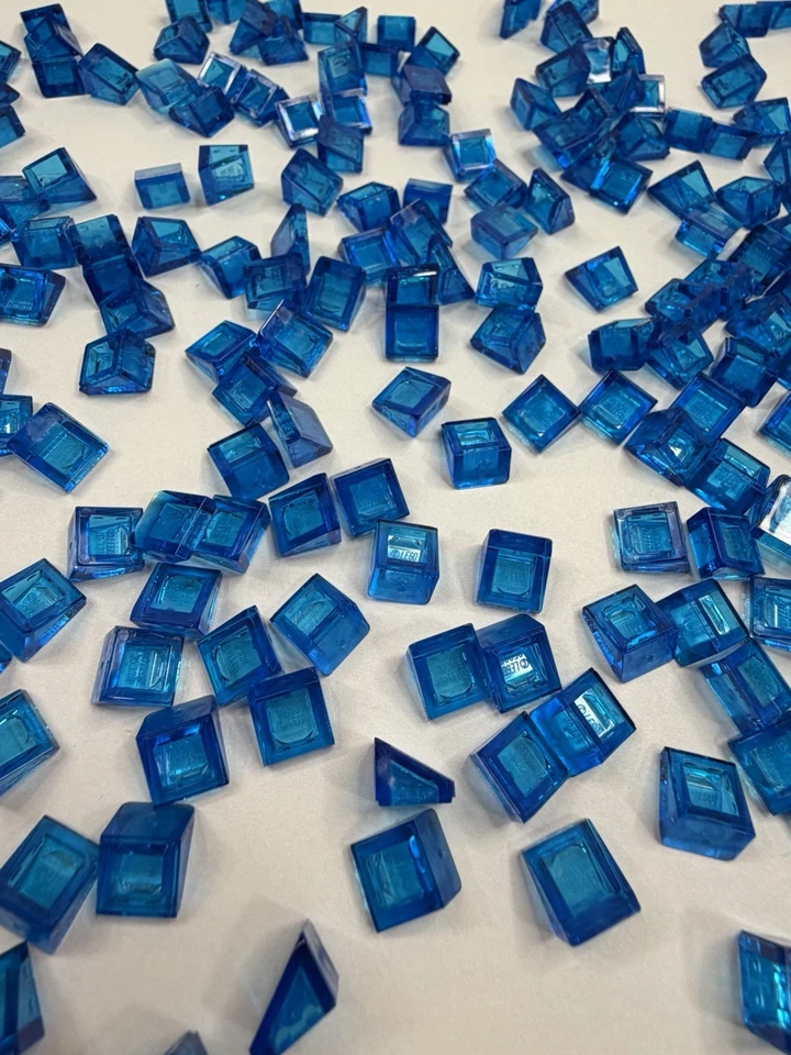 200 PIEZAS LEGO NUEVAS AZUL OSCURO TRANSPARENTE 1x1 1x2/3 TECHO DE AGUA PLANO Foto 1 de 4