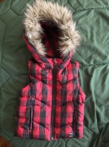 GAP Kids buffalo Red and Black puffer vest - Picture 1 of 3