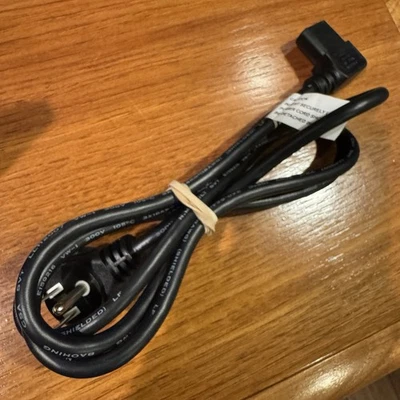 CABLE DE ALIMENTACIÓN SAMSUNG DE ALTA RESISTENCIA CON EXTREMO DE 90 GRADOS PARA MONTAJE CERCA DE LA PARED Foto 1 de 4
