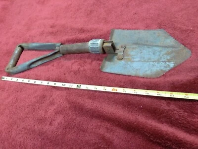 Vintage Army Style Shovel - With Sawing Edge - Image 1 of 2