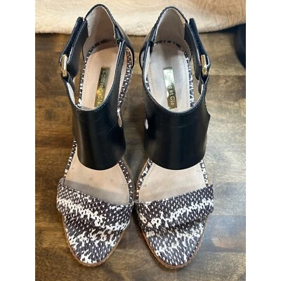 Sandalias de cuña Louise et Cie de cuero negro con hebilla con estampado de serpiente talla 8 Foto 1 de 4