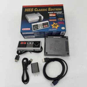 NUOVA Autentica Nintendo NES Classic Edition Mini Console USA mai aperta con 30 giochi - Foto 1 di 6