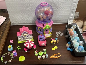 Squinkies Huge Lot Figures - Gum Ball Machine - Zinkies Birdhouse - Hello Kitty - Picture 1 of 21