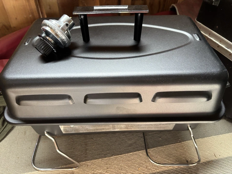 Parrilla portátil de propano líquido Char-Broil de 1 quemador negra Foto 1 de 2