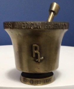 VINTAGE SOLID HEAVY BRASS APOTHECARY MORTAR AND PESTLE  ANTIQUE VERY SOLID 2 Lb - Picture 1 of 12