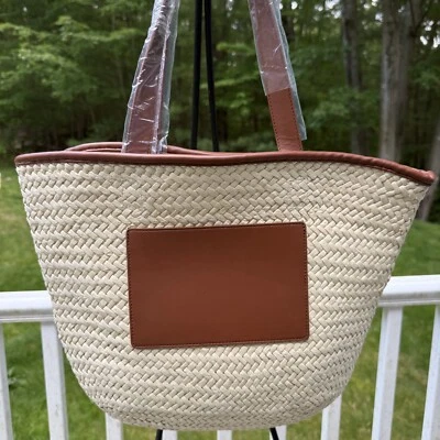 Bolso de mano de paja Loft con asas de cuero ($84.95) 20"x9"x 6 3/4" con mango de 8" Foto 1 de 4