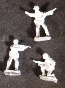 SHQ UM01C 1/76 Diecast WWII US Marines NCOs-Three, Thompson SMGs no Helmet Cover - Picture 1 of 1