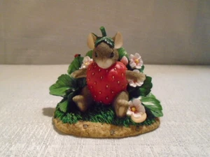 Charming Tails You're Berry Special Mouse Strawberry Figurine 89/122 - Picture 1 of 6