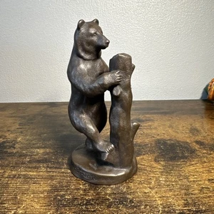 Escultura de oso Alan R Johnson hierro fundido frío/bronce? Marca firmada 2011  - Imagen 1 de 9