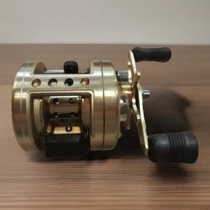 shimano calcutta 200xt fishing reel JAPAN Shipping free - Picture 1 of 5