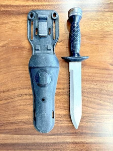 Coltello subacqueo vintage Sea Hawk Aqua Lung inox con fodero in plastica - Foto 1 di 20