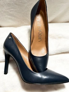 WOMENS SIZE 9.5 NAVY BLUE CALVIN KLEIN BRADY STILETTO HEEL PUMPS - Picture 1 of 6