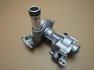 Triumph Thruxton 1200 2016 3,165 miles oil pump (5341) - Picture 1 of 8