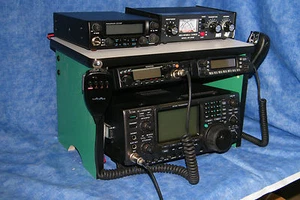 Green or Red Scanner Radio Bench Mount Rack or Holder Kenwood Yaesu Icom Mike - Picture 1 of 11