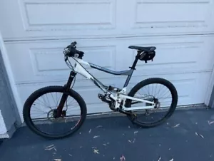 Mountain Bike - Picture 1 of 4