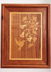 Holz Intarsien Kunstwerk Kolibri & Trompetenranke 1987 von Creative Designs - Bild 1 von 6