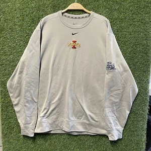 Sudadera Nike Center Swoosh Emitida por el Equipo de Ciclones del Estado de Iowa Talla L - Imagen 1 de 6