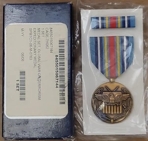 EE. UU. Juego de medallas y cintas expedicionarias Forces Global War on Terrorism USGI con caja - Imagen 1 de 4