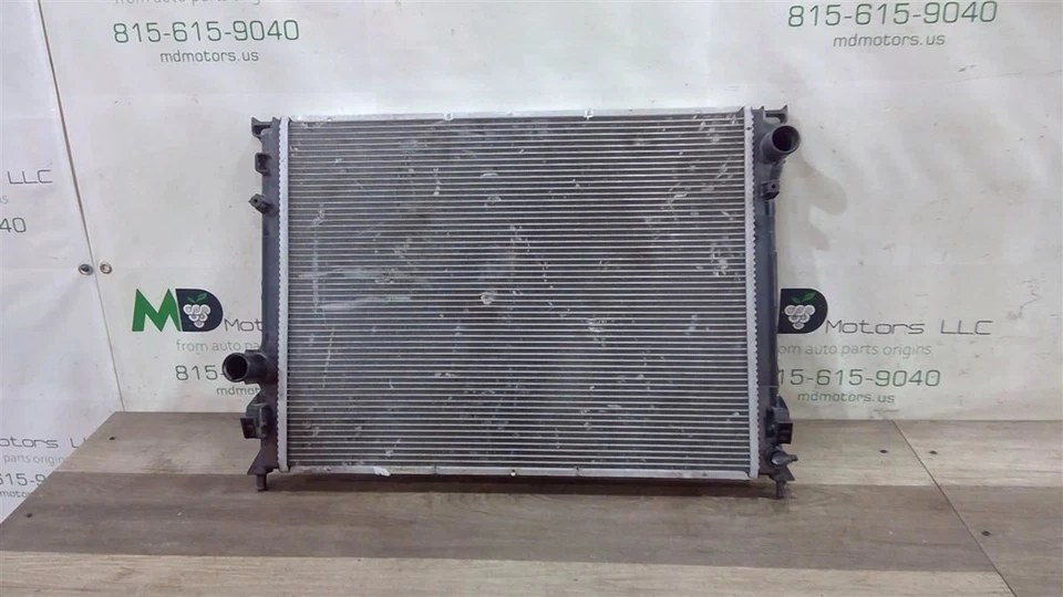 Dodge Charger 2017-2019 motor radiador de refrigeración OEM M143-308-J Foto 1 de 4