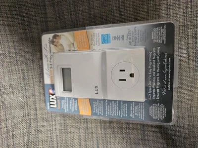 Lux Smart Temp Win 100 Series, 5-2 Programmable Outlet Thermostat (AA6) - Image 1 of 2