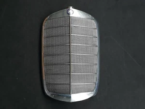 Calandra Grill Kalender Mercedes Benz 300D Adenauer W189 189 880 00 83 - Imagen 1 de 9