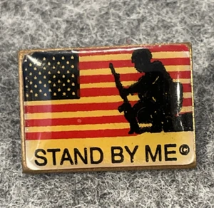 Stand By Me Bandera de EE. UU. Ejército Militar Fuerzas Armadas Pistola Rifle De Colección Sombrero Solapa Pin - Imagen 1 de 13