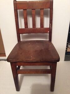 VINTAGE: CHILD'S SMALL MAPLE WOODEN DESK CHAIR