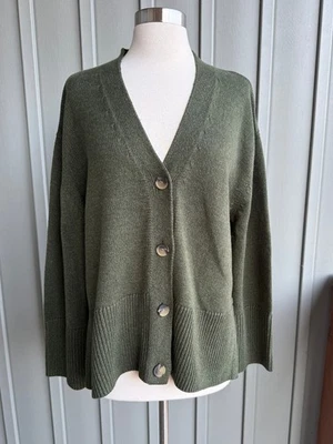 Suéter Cárdigan GAP Verde Oliva Algodón Dobladillo Dividido Talla Pequeña Usado en Excelente Condición Foto 1 de 4
