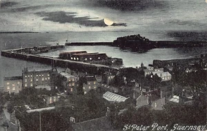 Guernsey - ST. PETER PORT - By night - Publ. Valentine's Series - Picture 1 of 2