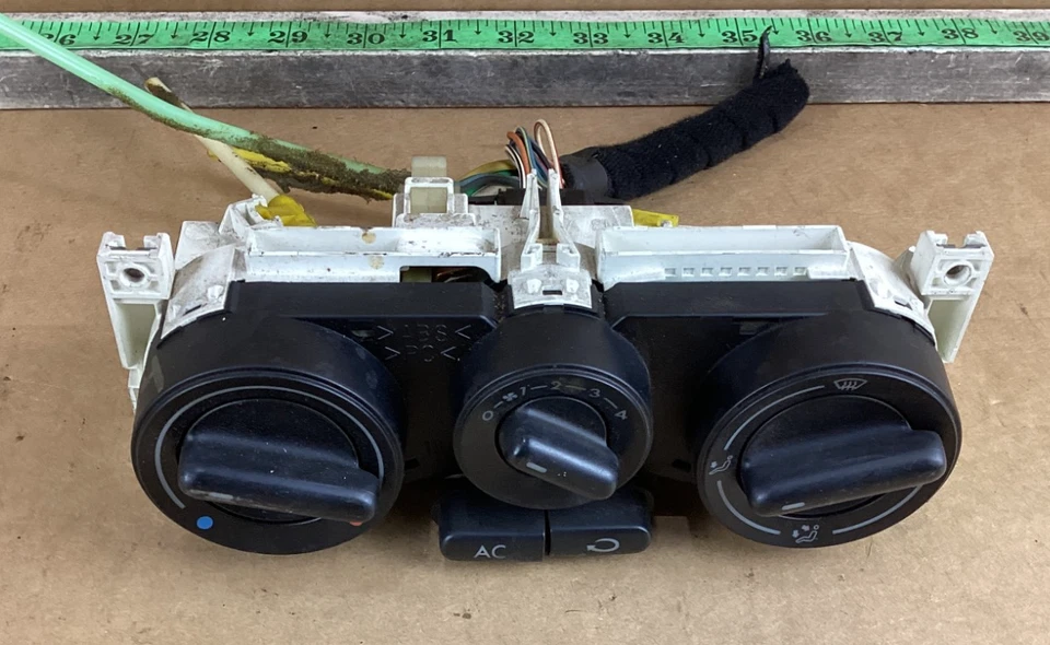 1998-2010 Volkswagen Beetle AC Heater Temperature Climate Control 1CO820045E OEM - Image 1 of 4