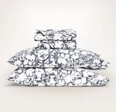 $249 Juego de sábanas con dobladillo de firma Boll & Branch silueta floral mineral DOBLE XL Foto 1 de 4