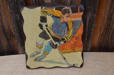 Placa de madera retro vintage de jugador de hockey de mediados de siglo Foto 1 de 2