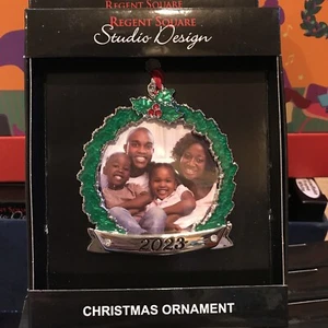 STUDIO DESIGN Red And Green Wreath 2023 Photo xmas Tree ornament new - Picture 1 of 1