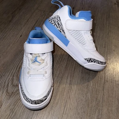 Sapato Jordan Spizike baixo infantil tamanho 11c branco lobo cinza azul universitário em excelente estado usado - Imagem 1 de 4