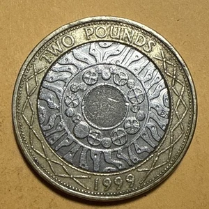 Great Britain Two Pound Bimetallic Circulated Coin - Dated 1999 - Third Portrait - Picture 1 of 2