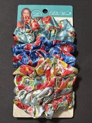 8 corbatas florales crujientes The Pioneer Woman Foto 1 de 4