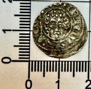 a3: Medieval Hammered Silver SHORT CROSS Penny - class VII, OSMVND / CANT - Picture 1 of 4