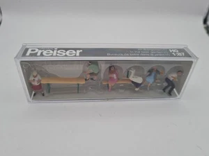 Preiser Spur H0 1:87 #10700 Figuren Im Biergarten Fertigmodell neu und OVP - Bild 1 von 4
