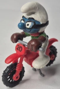 1982 Schleich Super Smurfs Figure 40231-Green Shirt Motocross Smurf-Complete - Picture 1 of 1
