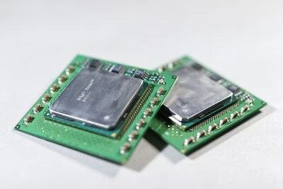 2 x Intel Xeon 1.40 - 2.40GHz 603-pin processor 512K Cache 400MHz FSB PPGA603 - Image 1 of 4