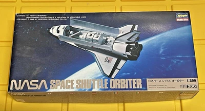 Vintage Hasegewa 1988 NASA Space Shuttle Orbiter 1/200 Scale Model Kit - Image 1 of 4