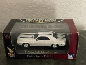 Road Signature Series 1969 Pontiac Firebird Trans Am White 1/43 Diecast yat ming - Picture 1 of 2