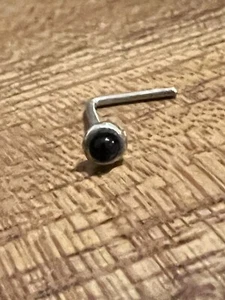 STERLING SILVER ONYX STONE L SHAPE NOSE STUD NOSE PIN BONE RING TRAGUS - Picture 1 of 3