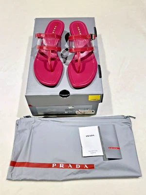 Sandalias de tacón de gatito con tanga de charol rosa transparente y caliente Prada para mujer EU 35,5 US 5,5 Foto 1 de 4