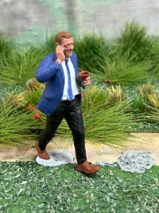 Modelleisenbahn Figur Mann am Telefon HO OO 3D SCALE bedruckt bemalt Maßstab 1:76/oo - Bild 1 von 9