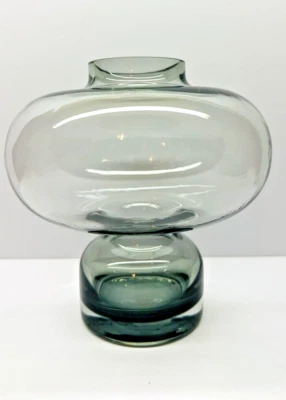 Jarrón con arreglo floral transparente de vidrio gris humo 8" Foto 1 de 4