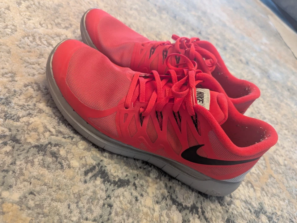 Nike Hombre Gratis, Talla 11, Rojo, Usado Foto 1 de 4