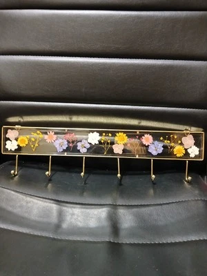 Ganchos y herrajes dorados acrílicos/vidrio floral prensado de 17" 6 ganchos colgables Foto 1 de 4