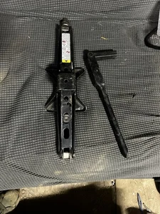 13-14-15-16-17 Chevrolet Malibu Tire Jack  and Tools - Bild 1 von 1