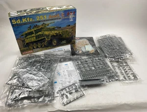 Dragon 3 in 1 Plastik Modellbausatz 1/35 Sd.Kfz.251 Ausf. C Deutsches Halftrack - Bild 1 von 1